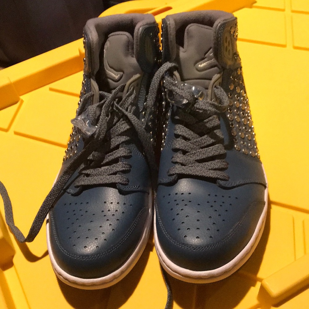 NWOT JORDAN MEN SIZE 10” WITH SUDA ABD STONES